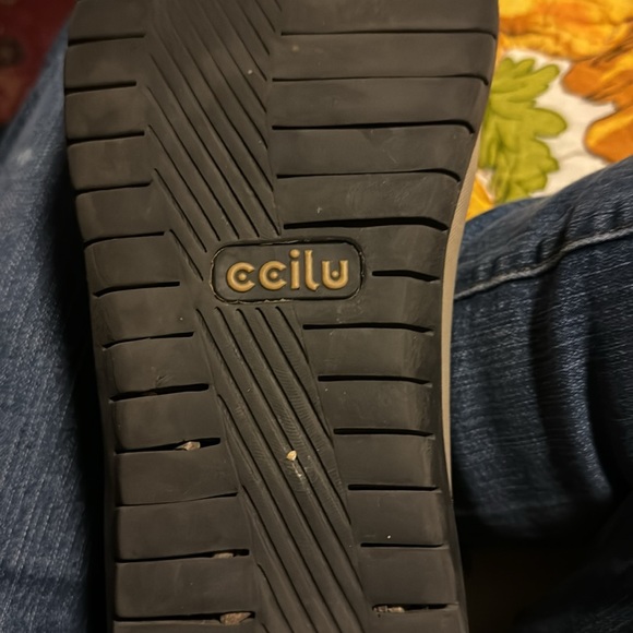 Ccilu brand tan shoes size 11. - Picture 2 of 3